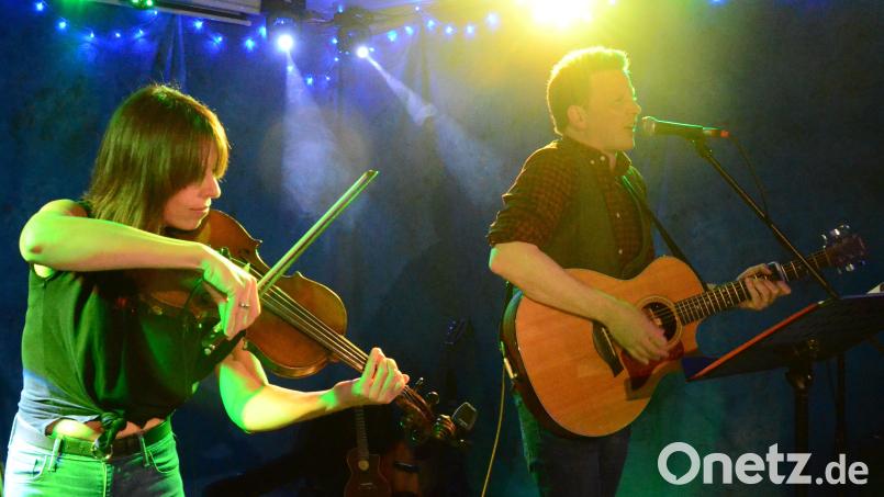 Das Duo "The Wondering Men" begeistert bei ihrem Auftritt im Parapluie in Weiden. Bild: Kunz