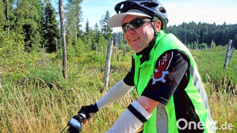 Der 82-jährige Gerd Richter ist seit 30 Jahren Leiter der Männer-Seniorensportgruppe der TG. Neben der Wintergymnastik führte er im Sommer Fahrradtouren ein. Eine seiner Lieblingstouren führt durch die Heusterz nach Falkenberg. Bild: Thomas Sporrer