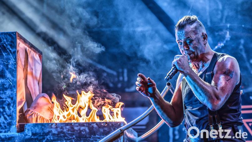 Frontmann Helfried &quot;Heli&quot; Reißenweber singt seit fast 20 Jahren in der Rammstein-Tribute-Band &quot;Stahlzeit&quot;. Bild: Jana Breternitz
