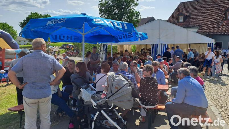 Gut besucht war das Pfingstfest der Feuerwehr Rosall. Bild: Feuerwehr Rosall/exb