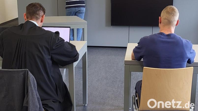 Der Angeklagte mit seinem Verteidiger Matthias Haberl (links). Bild: Würth, Wolfgang