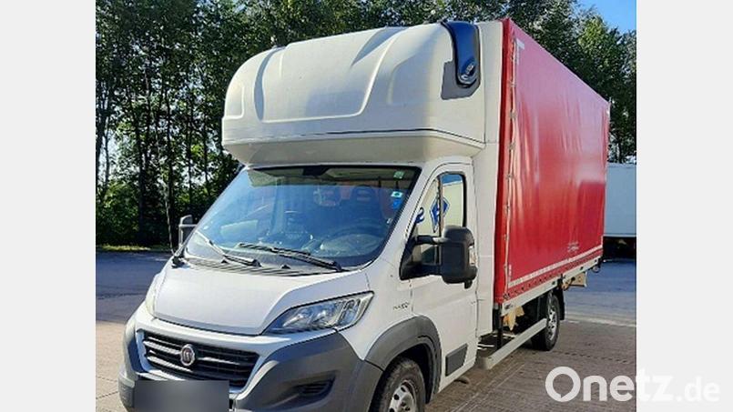 In solchen Transportern brachte die Bande Migranten nach Deutschland. Bis zu neun Menschen mussten sich für 15-stündige Fahrt in die Schlafkabine über dem Führerhaus quetschen, die nur für eine Person ausgelegt ist. Bild: Bundespolizei Waidhaus