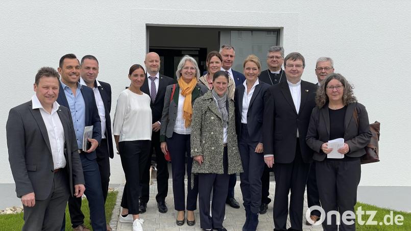 Die Gründungsmitglieder mit ihrem Vorsitzenden Karlhermann Schötz (Vierter von rechts) und dessen Stellvertreter Hans Renner (Zweiter von rechts). Bild: ge