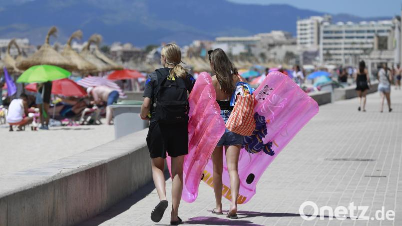 Ab nach Palma! Badeurlaub auf der Balearen-Insel wird auch Last-Minute zu haben sein. Wenn auch nicht zwingend supergünstig. Symbolbild: Clara Margais/dpa