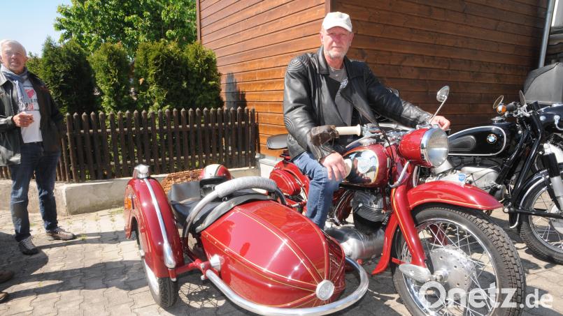 Peter Klughardt mit seiner 250er Spezialmax samt Seitenwagen besuchte sein erstes Treffen - sein Gespann wurde viel bewundert. Bild: ge