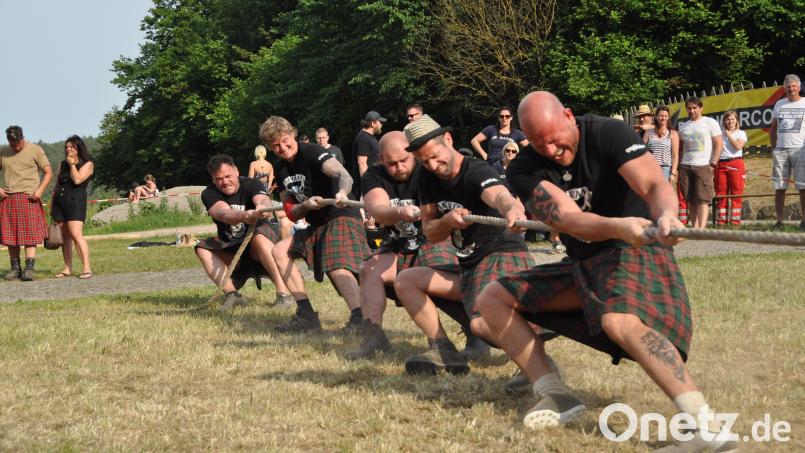 Kraft und Geschick sind gefordert bei den Highland Games Archivbild: Schloss Guteneck/exb
