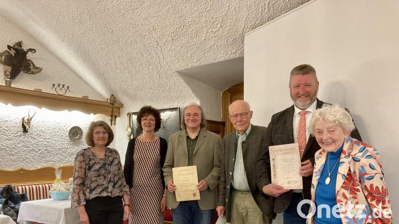 Treue Mitglieder zeichnete der Obst- und Gartenbauverein aus. Von links Gabriele Treml-Laubert, Inge Härtl, Harald Hertel, Gerhard Höhn, Klaus Schuster und Annemarie Zimmert. Bild: Klaus Schuster/exb