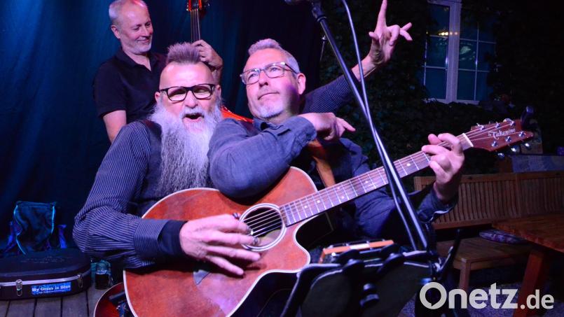 Hatten sichtlich Spaß an der Freude: De Waltons im Weidener "Kulturbahnhof Parapluie". Bild: Kunz
