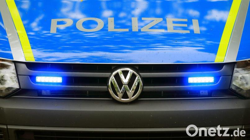 Ein Porschefahrer bringt in Floß einen Fahrradfahrer zu Fall. Der Radfahrer wird dabei leicht verletzt. Bild: Jens Wolf
