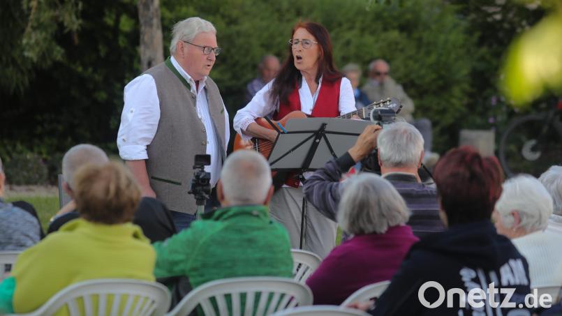 Bei der Sonntagsserenade trat diesmal das Neualbenreuther Zwio im Maltesergarten in Amberg auf. Bild: Wolfgang Steinbacher