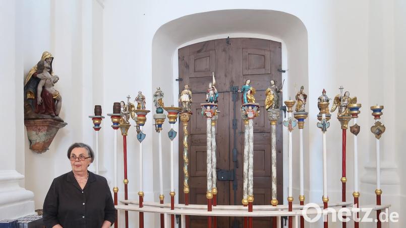 Die wertvollen Zunftstangen sind nach ihrer Restaurierung nun für kurze Zeit in der Vilsecker Pfarrkirche St. Ägidius zu sehen und sollen dort in absehbarer Zeit einen dauerhaften Platz finden. Den zweiten Akt von „Theatrum sacrum“ präsentiert Dorothee Schulze Zumhülsen am 29. Oktober. Bild: rha