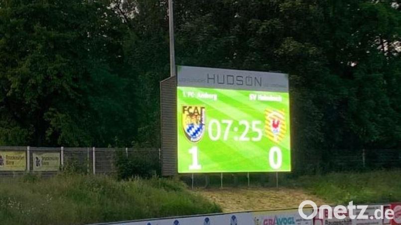 Im Stadion am Schanzl gibt es nun nicht nur LED-Flutlicht, sondern auch eine energiesparende Anzeigentafel. Bild: Wolfgang Wrosch