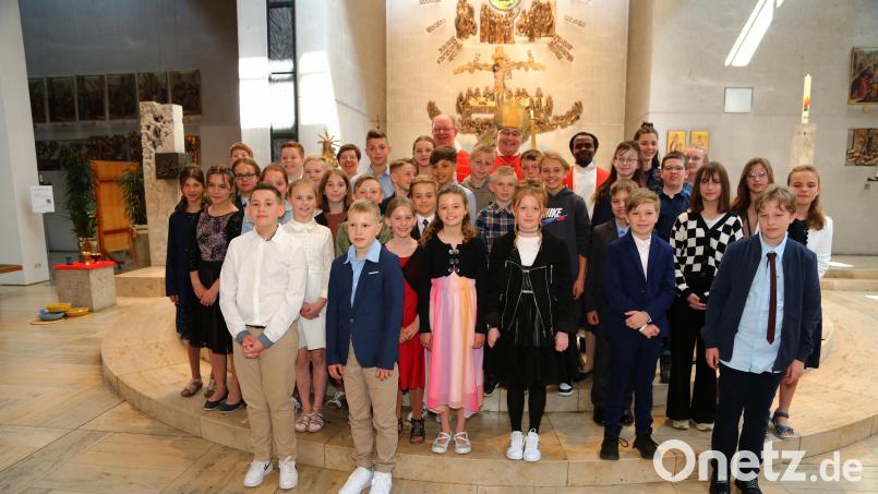 35 junge Christen empfangen in der Pfarrgemeinde St. Antonius/St. Wolfgang Kümmersbruck das Sakrament der Firmung. Bild: Pfarrei Kümmersbruck/exb