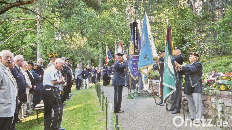 Eschenbacher Reservisten nehmen im August an der Gedenkveranstaltung am Soldatenfriedhof Bärenstall in den Vogesen teil. Repro: rn