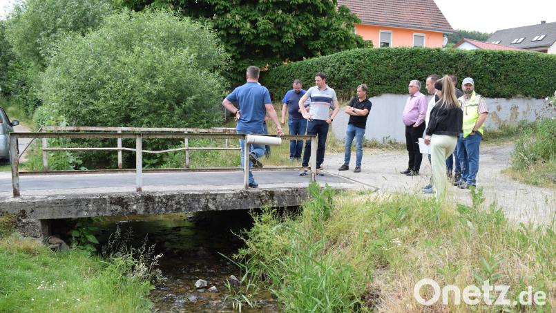 Der Zahn der Zeit hat an der Brücke über den Kulmbach in Untersteinbach Oberflächenschäden verursacht. Für eine grundlegende Sanierung sah der Bauausschuss keinen Bedarf. Bild: bnr