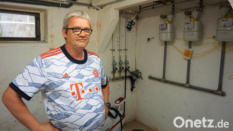 Stefan Zeitler steht dort, wo zurzeit auch seine Stimmung ist, wenn er an Robert Habeck und dessen geplantes Heizungsgesetz denkt: im Keller. Bild: jut