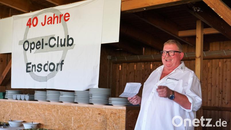 Präsident Richard Weigl blickt beim Jubiläum auf die 40 Jahre währende Geschichte des Ensdorfer Opel-Clubs zurück. Bild: tra