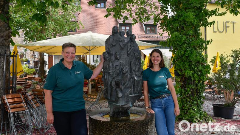 Beim Altstadtfest am 17. und 18. Juni gibt es heuer kein Programm des Rußwurmhauses. Dafür übernehmen Anja Killermann (links) und Eva Bogner vom Bootshaus. Bild: Petra Hartl