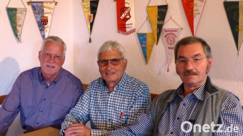 Die neue Führung der Tennissparte des TuS Kastl (von links): Kassier Karl-Heinz Schmidt, Spartenleiter Hans König und Schriftführer Josef Piehler. Bild: jp