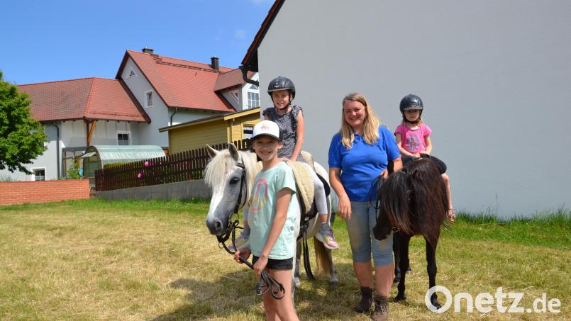 Ponyreiten machte den Mädchen Spaß. Bild: gi