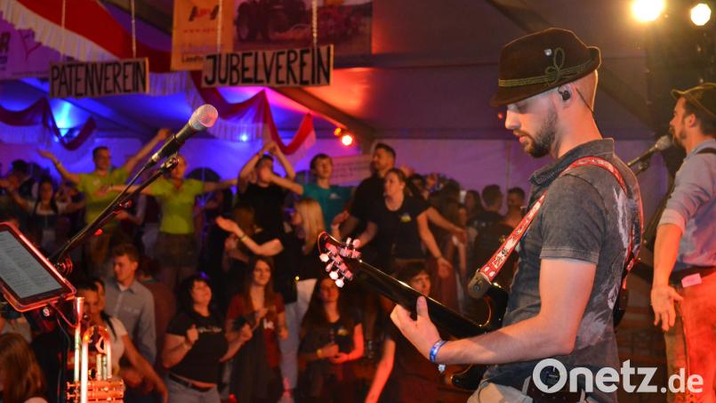 Gitarrist Seppi sorgt für den richtigen Sound. Bild: kki