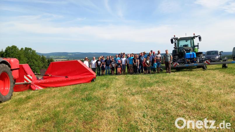 Maschinen können unerwünschte Pflanzen wie Ampfer inzwischen optisch erkennen und punktuell bekämpfen. Dazu gab es nun Infos für Landwirte. Bild: Fleischmann/exb
