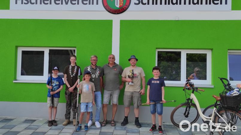 Erfolgreich beim Hegefischen in Schmidmühlen (von links): Toni Menzel, Jona Briody, Vinzent Meixner, Roland Meixner Josef Deml, Michael Rabenhofer, Jonas Kohl. Bild: pop