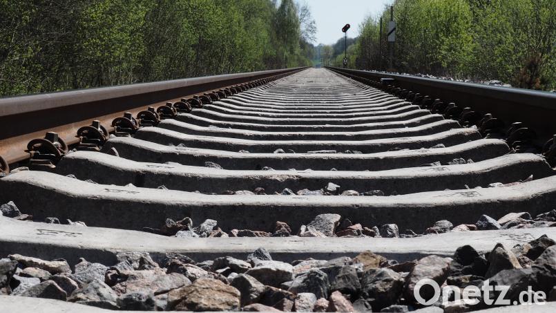 Gleise in der Oberpfalz. Für eine gelingende Verkehrswende wären mehr davon wünschenwert Bild: Petra Hartl