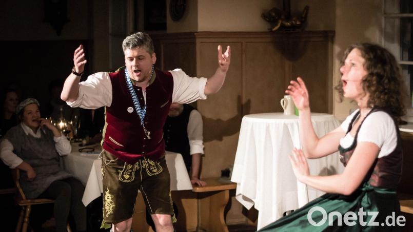 "Bayrisch für Anfänger" zelebrieren Rudi Gall und Sophie Meinecke. Bild: Wolfgang Bäumler/exb