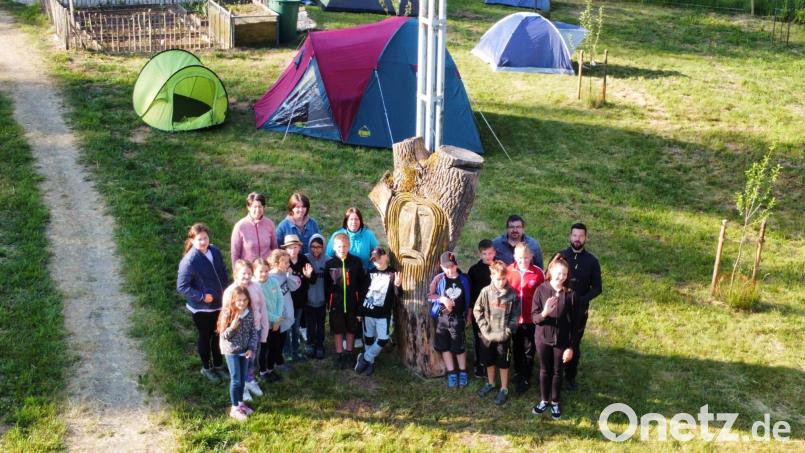Die Jugendgruppe &quot;Teunzer Weltentdecker&quot; des OGV Teunz übernachten beim Zeltlager im Wühlmausgarten. Bild: OGV Teunz/exb
