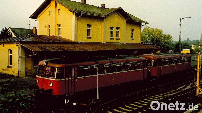 Der Bahnhof Tirschenreuth kurz vor der Einstellung des Personenverkehrs 1989. Am 22. September 1989 gab es die letzte Fahrt auf der Bahnstrecke Wiesau-Tirschenreuth. Bild: Archiv Franz Sommer