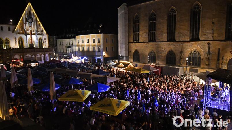 2022 haben Toby und Mercedes Mayerl den Marktplatz in Amberg betrieben und ein Warm-Up am Freitag drangehängt. Heuer übernimmt Gerhard Spangler. Archivbild: Petra Hartl