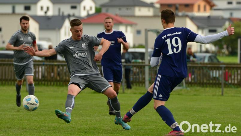 SV Altendorf (blaue Trikots) gegen den SV Diendorf: Diese Partie wird es auch in der kommenden Saison in der Kreisklasse Nord geben. Bild: ham
