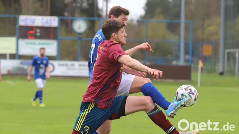 Benjamin König (vorne) kehrt von der SV Grafenwöhr zum SV Etzenricht zurück. Bild: war