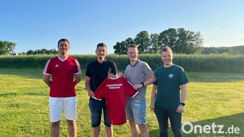 Das neue Vorstandsteam der Federballfreunde Waldsassen, von links Jakob Rustler, Matthias Schnurrer, Nico Sommerer, Felix Sommerer. Bild: Federballfreunde Waldsassen/exb
