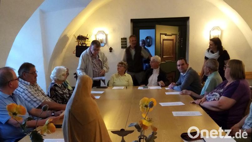 Glaubensrunde im Pfarrhof Tirschenreuth. Bild: Margareta Zimmer/exb