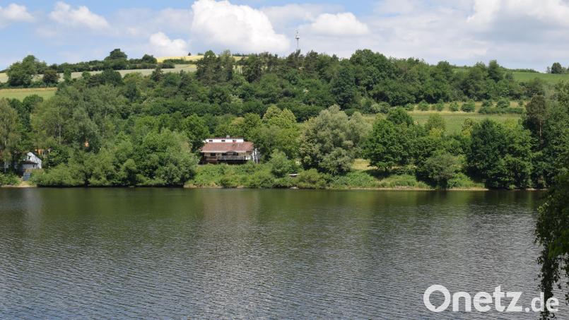 Das soll aus den Campingplatz Trausnitz werden. Die Gaststätte &quot;Seeterrasse&quot; wird in das &quot;SeeBlick Resort&quot; umgebaut und der Campingplatz rechts davon in den &quot;SeeBlick Camping&quot;. Bild: bnr