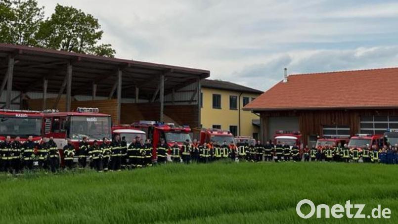 Die Feuerwehr Weding veranstaltete in Schönsee eine Großübung mit Wehren aus Deutschland und Tschechien. Bild: A. Pfauntsch/exb