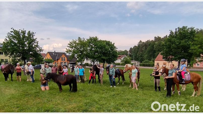 Das Ponyfest in Seugast lässt die Kinderherzen höher schlagen. Bild: Agathe Platzer/exb