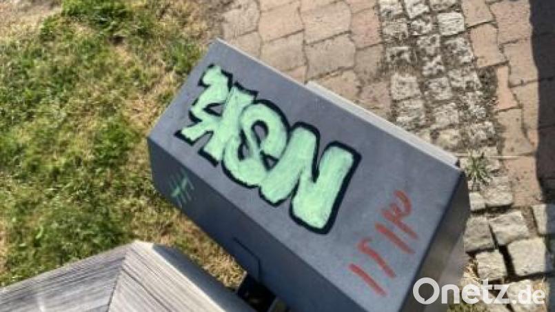 Wer treibt sein Unwesen in der Stadt Oberviechtach und beschmiert sie mit Graffiti? Bild: Bauer, PI Oberviechtach/exb