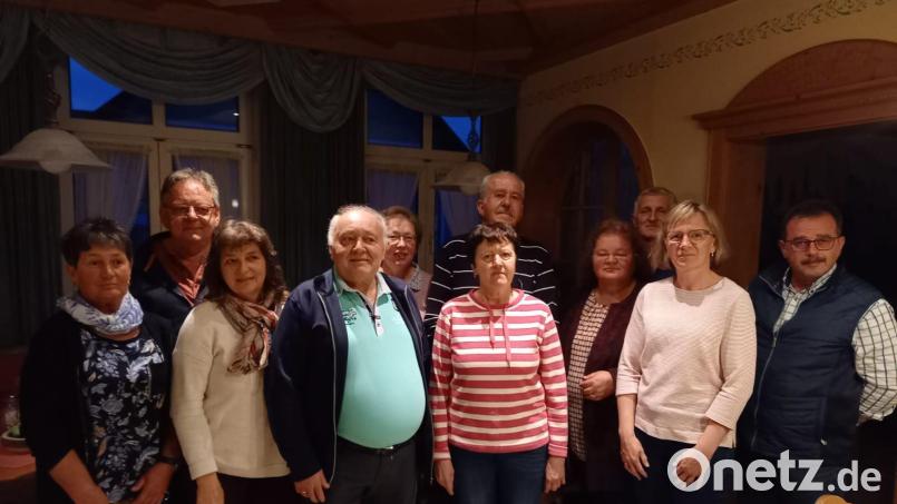 Der Gartenbau- und Ortsverschönerungsverein Weiding hat seine Vorstandschaft neu gewählt. Bild: Richard Scheiterer/exb