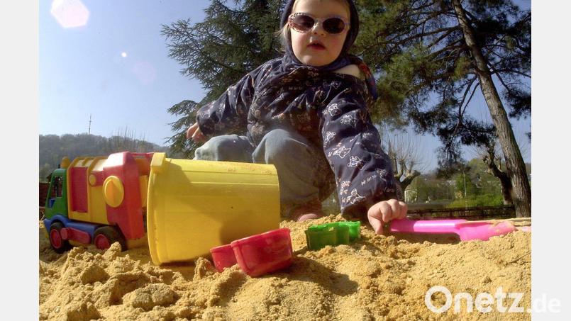 Hinterlassenschaften von Hunden im Sand haben auf Spielplätzen nichts zu suchen. Bild: bub dpa/lhe
