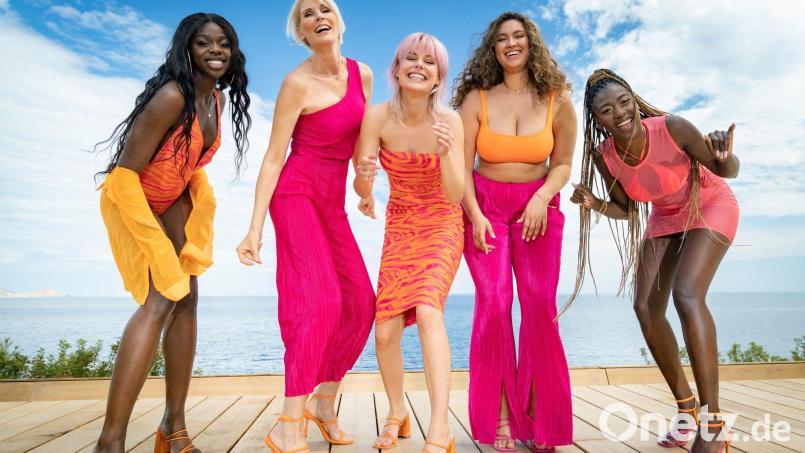 Olivia (l-r) Nicole, Selma, Vivien und Somajia waren die letzten fünf Finalistinnen der ProSieben-Show „Germany&#039;s Next Topmodel“. Bild: Richard Hübner/ProSieben/dpa