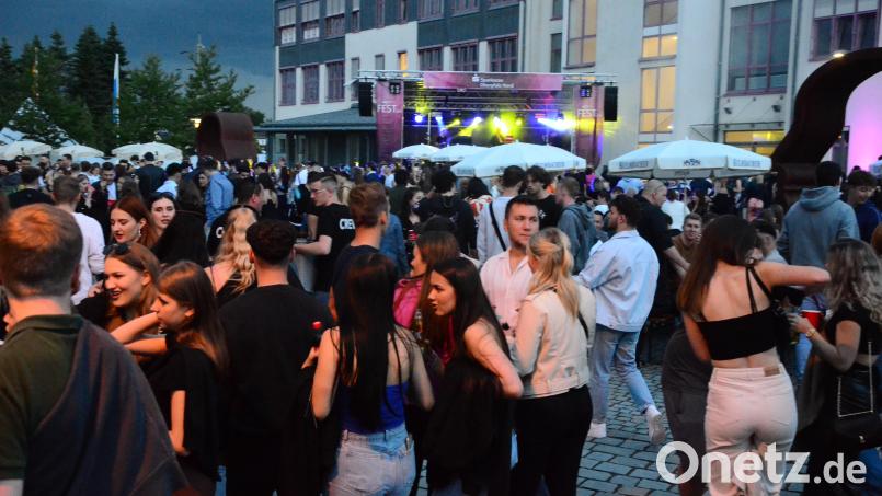 Das CampusFESTival Weiden galt am Freitagabend als die größte Open-Air-Party des Jahres in Weiden. Bild: Kunz