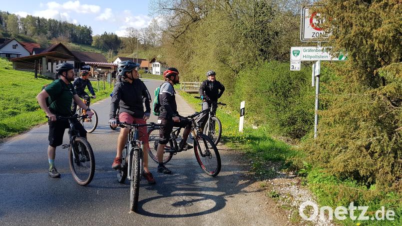 Die Bürgermeister der Kommunen der AG "FrankenPfalz" haben sich bei einer Radtour auf dem „Gräfenberger Ritter Ritt“ in der Fränkischen Schweiz einen Eindruck davon verschafft, was eine Mountainbike-Runde bieten sollte. Bild: H. Seitz/exb