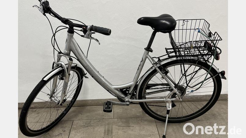 Die Sulzbach-Rosenberger Polizei geht davon aus, dass dieses beschlagnahmte Herrenrad der Marke Hercules, Typ Street Lx, aus einem Diebstahl stammt. Bild: Polizeiinspektion Sulzbach-Rosenberg/exb