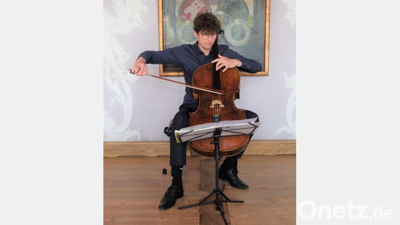 Christoph Steiner-Heinlein beim &quot;Cello in Concert&quot; in Speinshart. Bild: do