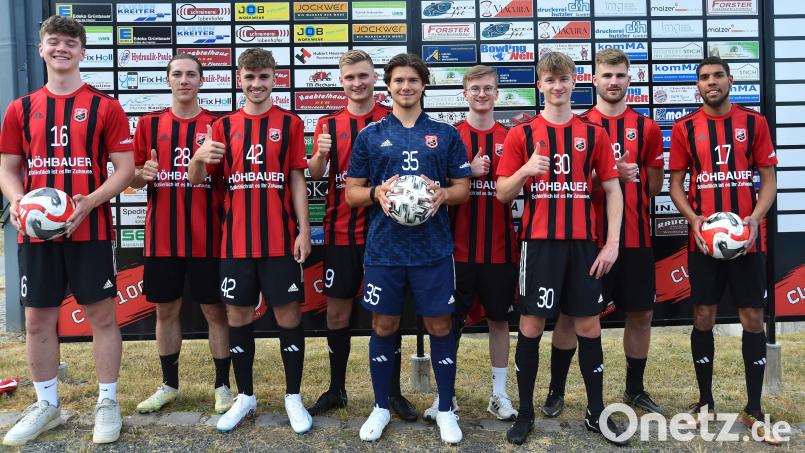 Die Neuzugänge des SC Luhe-Wildenau: (von links) Enrico Kellner, Erol Özbay, Noah Hammer, Johannes Rodler, Max Baierl, Sebastian Gradl, Johannes Gradl, Daniel Ettl und Jamal Dubois. Bild: A. Schwarzmeier