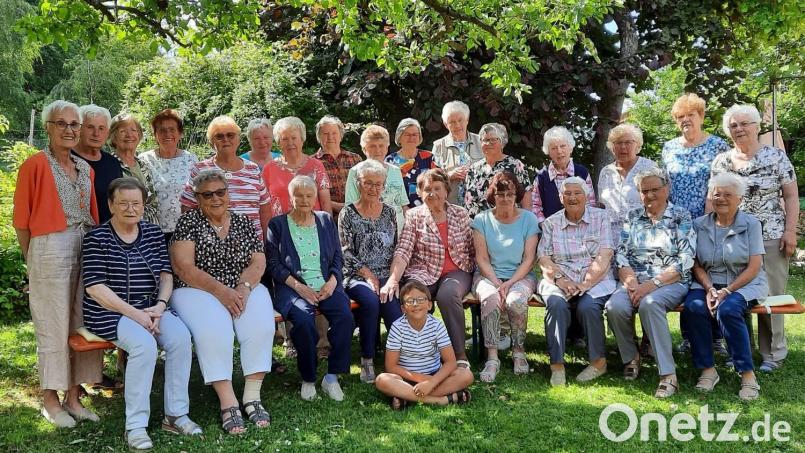 Die Seniorenrunde im Garten der Zoiglstube in Letten. Bild: Seniorenrunde Frohsinn/exb