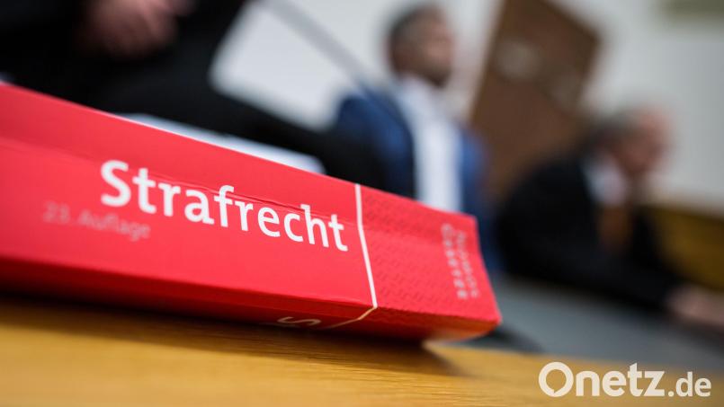 Zu ihrem angesetzten Strafprozess erschienen die beiden mutmaßlichen Schleuser nicht. Jetzt wird nach ihnen gefahndet. Symbolbild: Frank Rumpenhorst